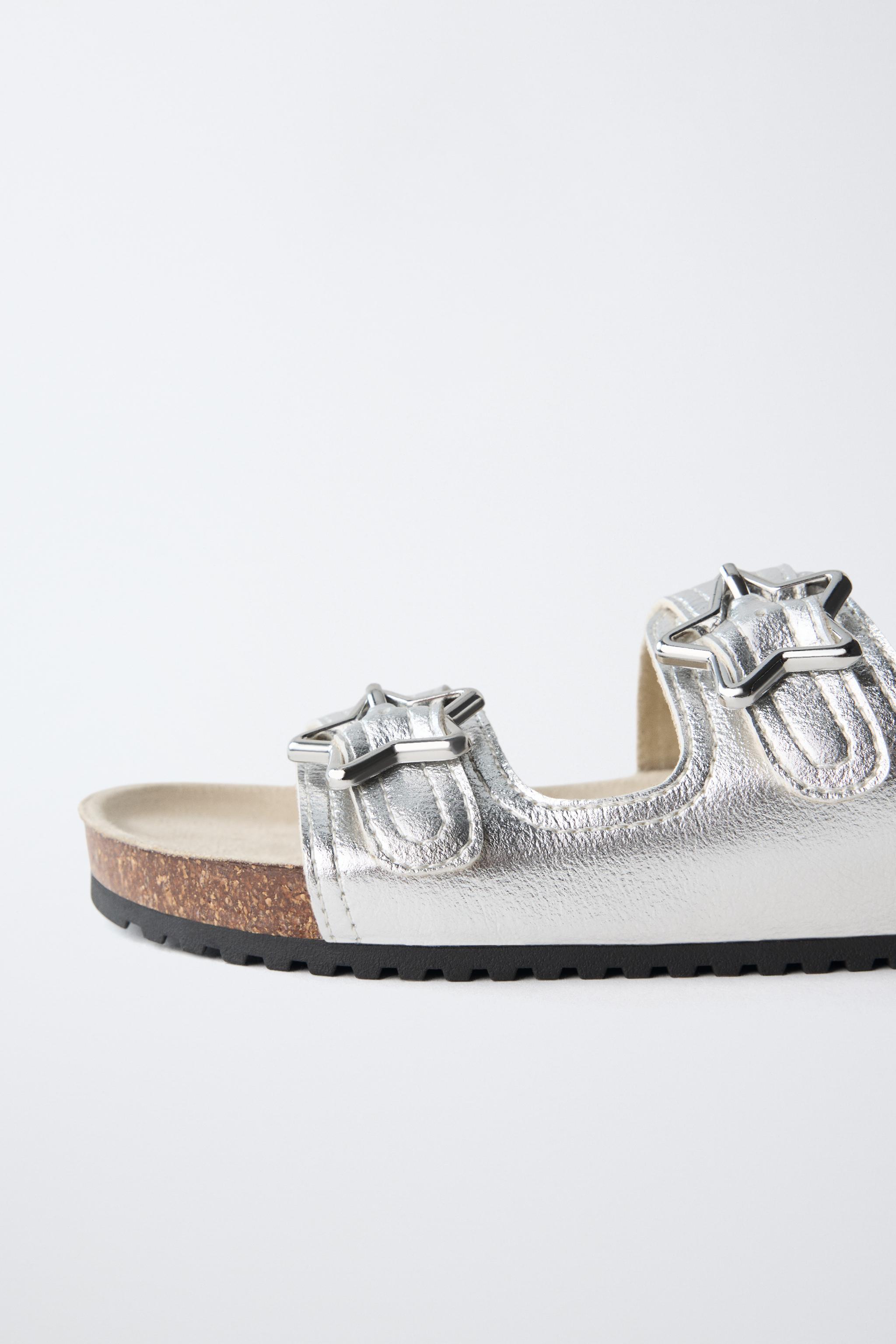 METALLIC BUCKLE SANDALS